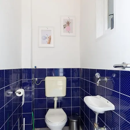 Modern With Desk & Monitor, Tv * Budapešť