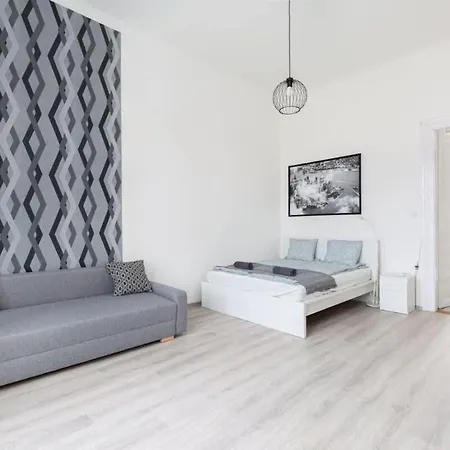 Apartment Modern With Desk & Monitor, Tv Budapest
