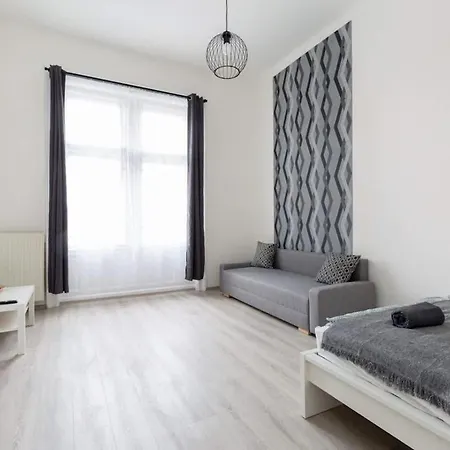 Modern With Desk & Monitor, Tv Apartment Budapest