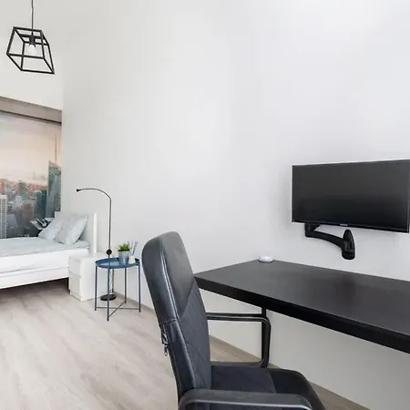 Apartment Modern With Desk & Monitor, Tv *